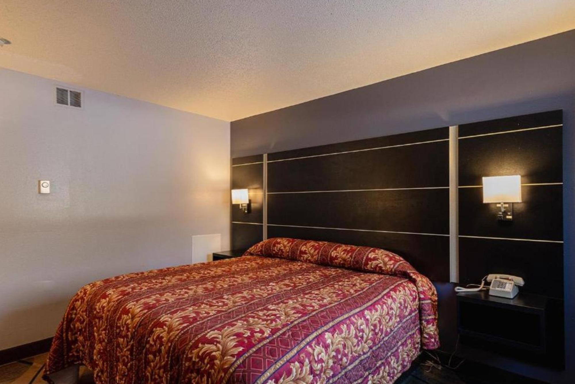 Coratel Inn & Suites By Jasper Hastings Exterior foto